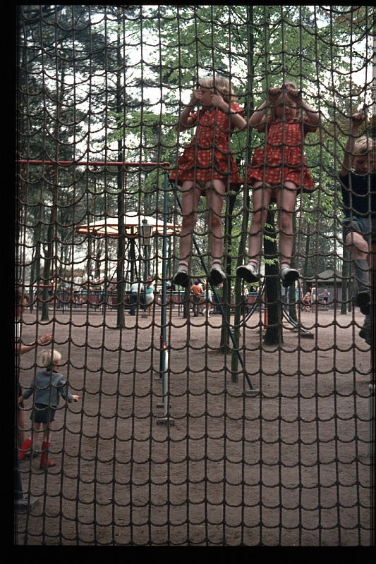 03.Efteling mei 1970 Brigitte,Marion,Peter.JPG